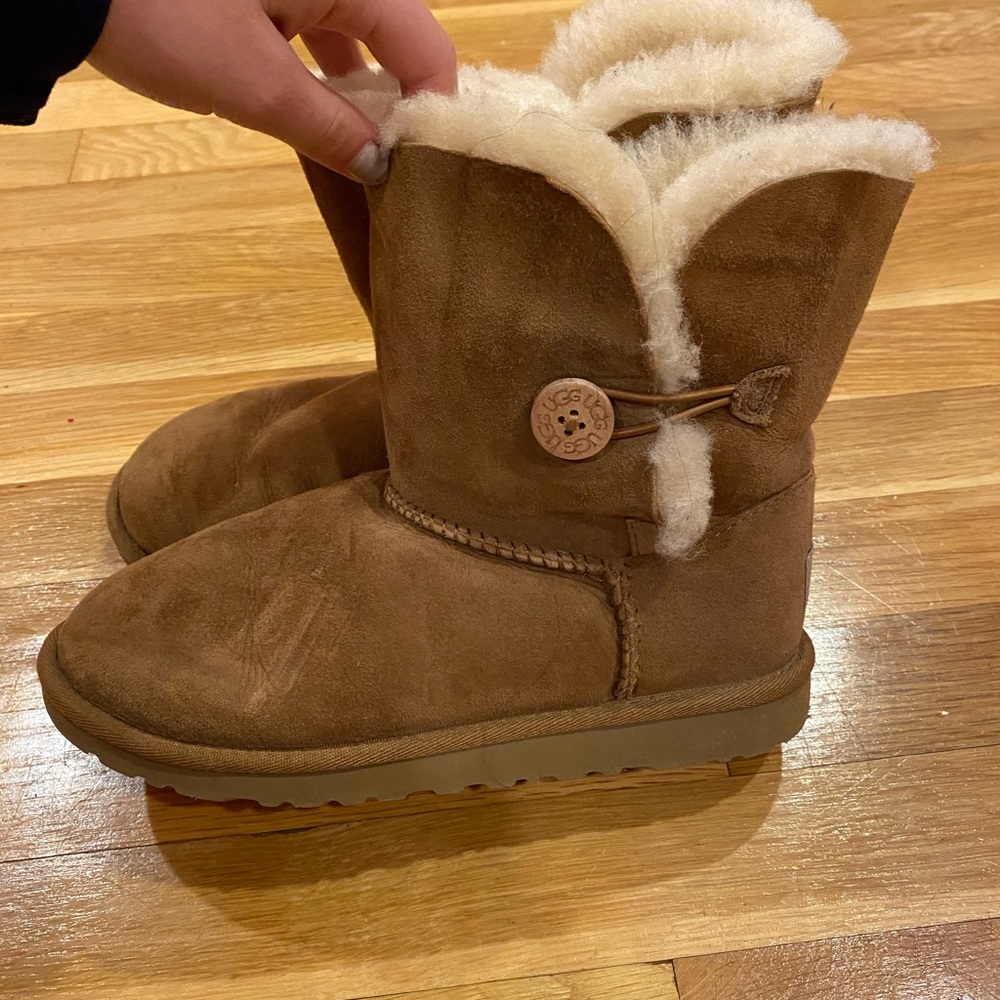ugh chestnut kids bailey boot with button size 4